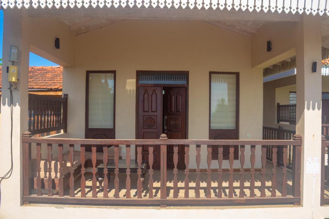 Guru Beach Resort Тангале Екстериор снимка