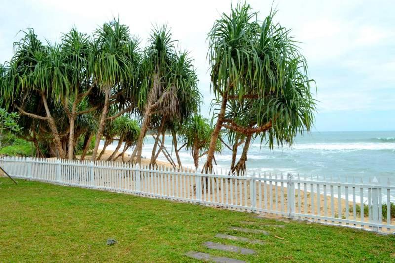 Guru Beach Resort Тангале Екстериор снимка